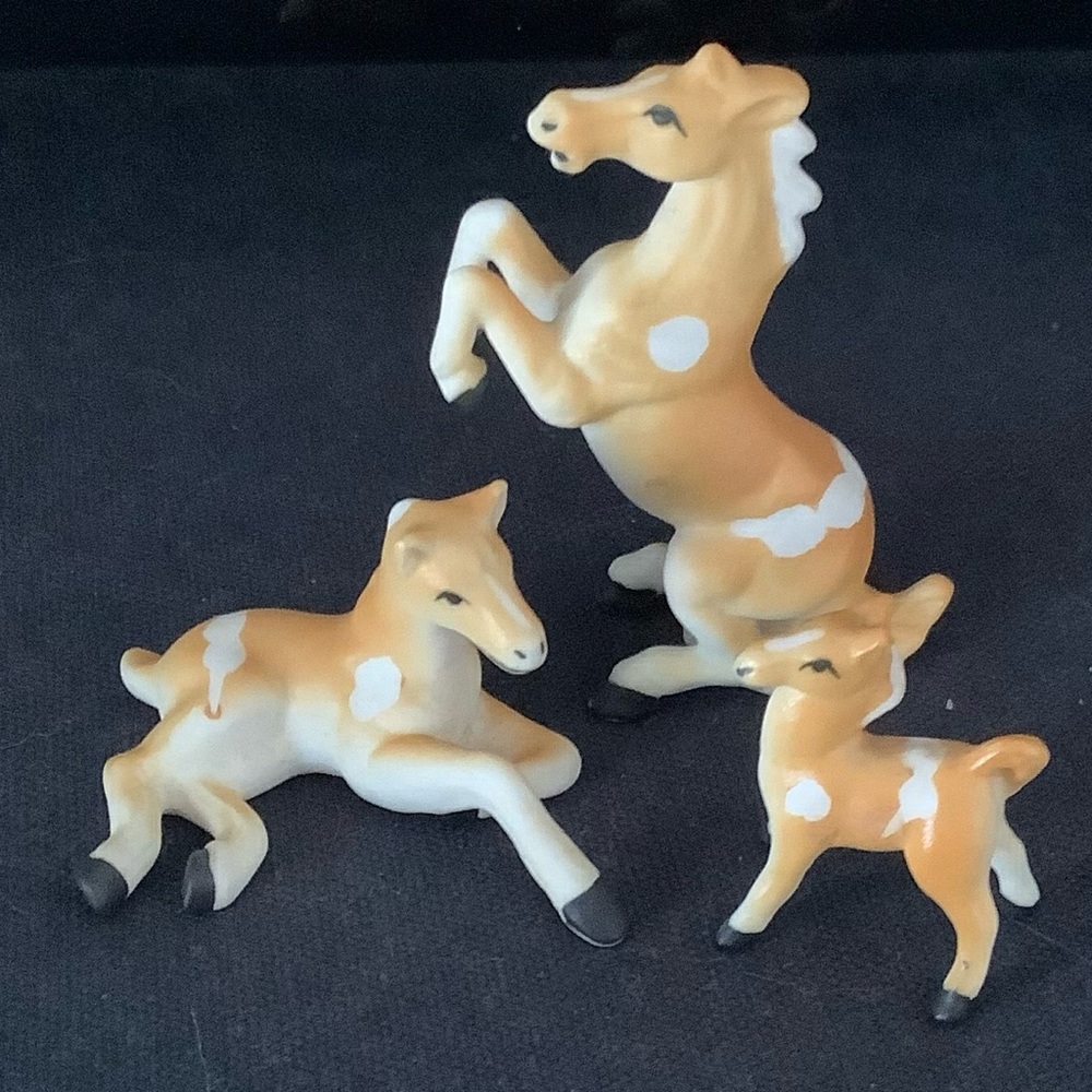 SOLDBone China set of 3 Mini Horses